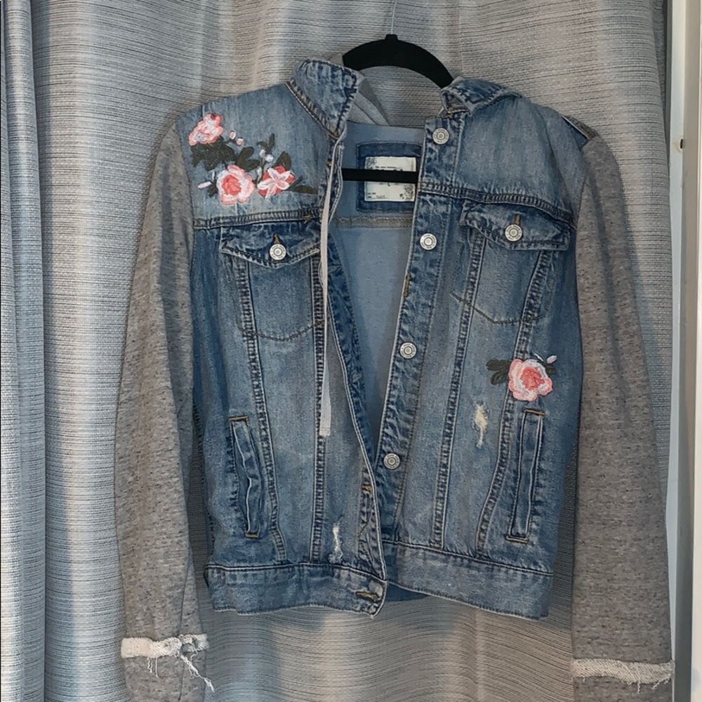 Mudd Jean jacket with sweatshirt sleeves
